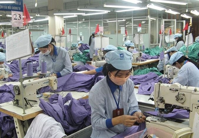 Gia công váy đầm giá rẻ - Lựa chọn thông minh cho phái đẹp